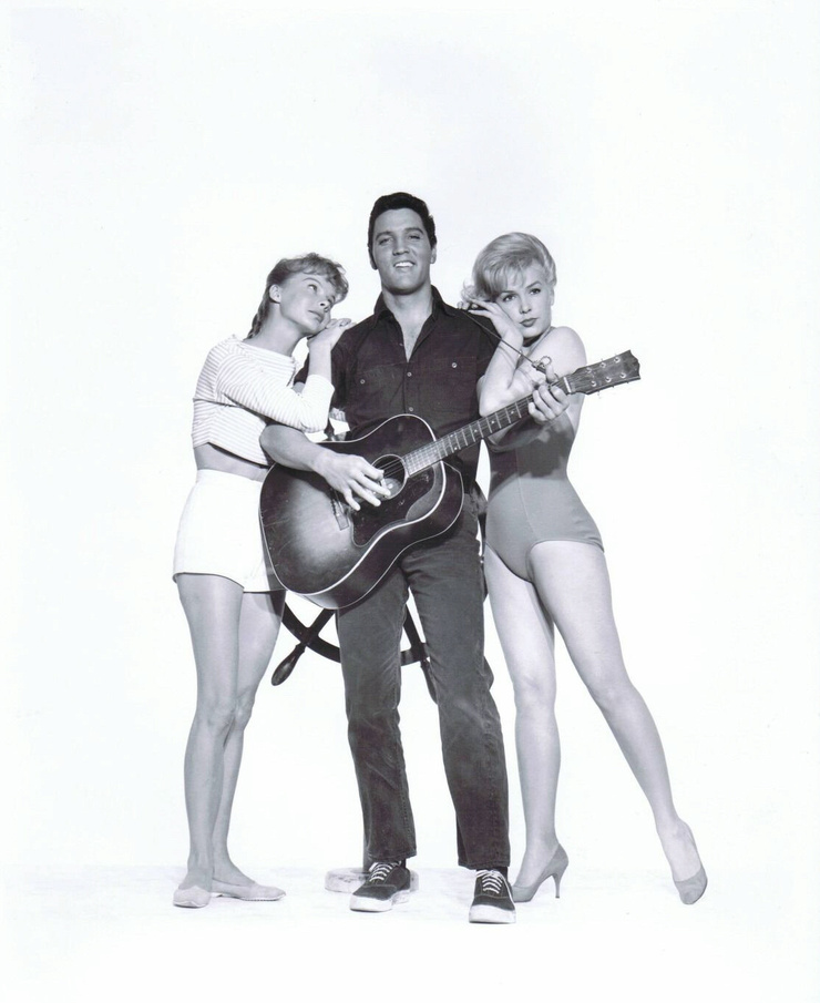Laurel Goodwin, Elvis Presley, Stella Stevens.
