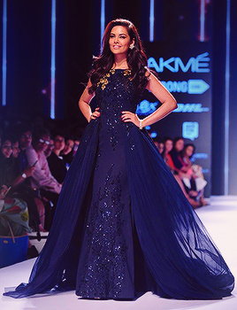 Picture of Esha Gupta