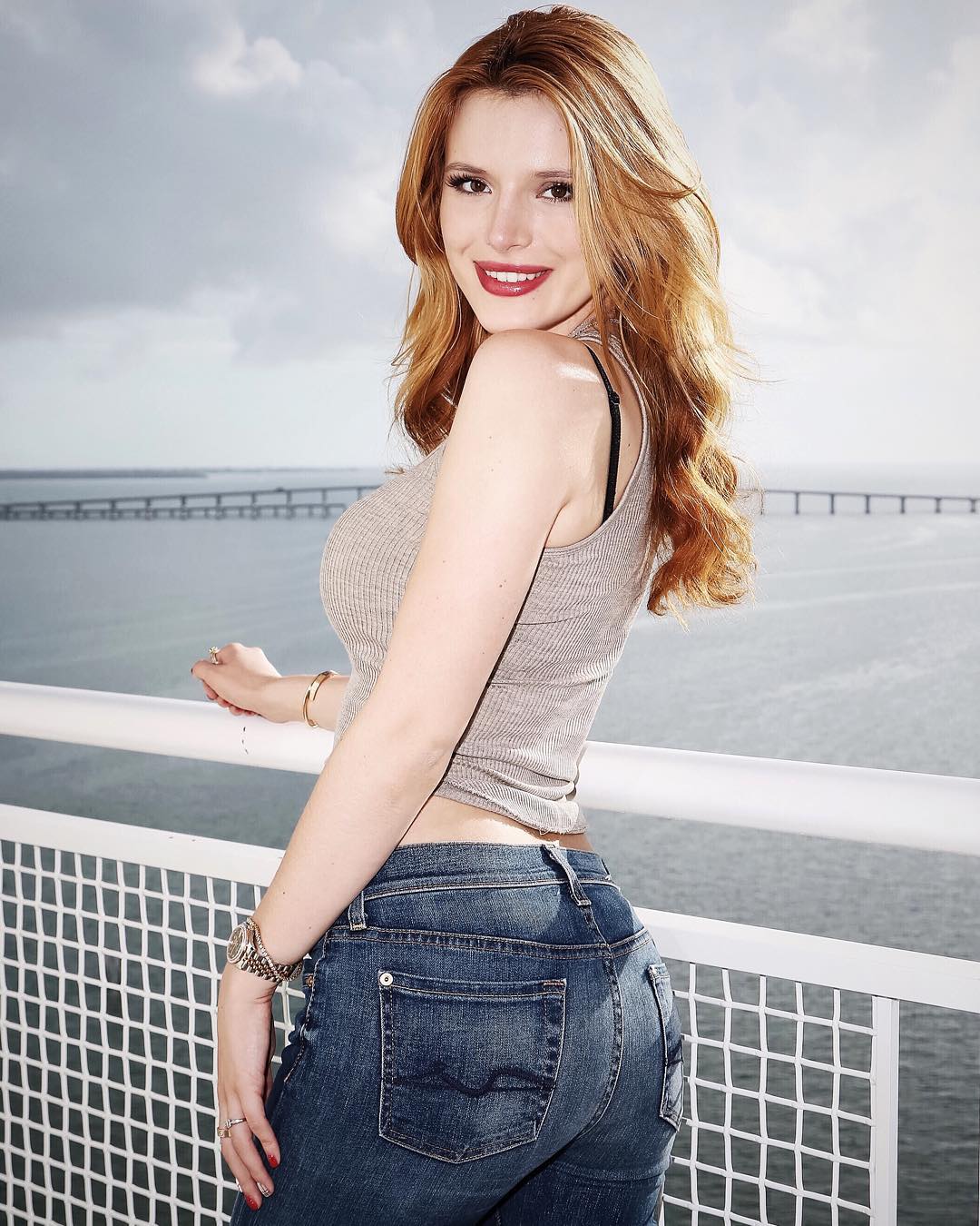 Bella thorne reddit