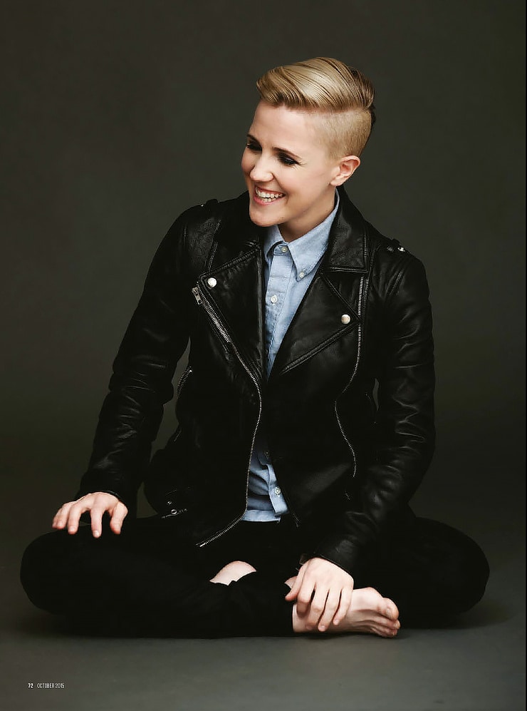 Picture Of Hannah Hart   740full Hannah Hart 