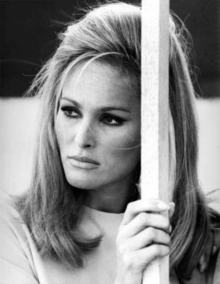 URSULA ANDRESS