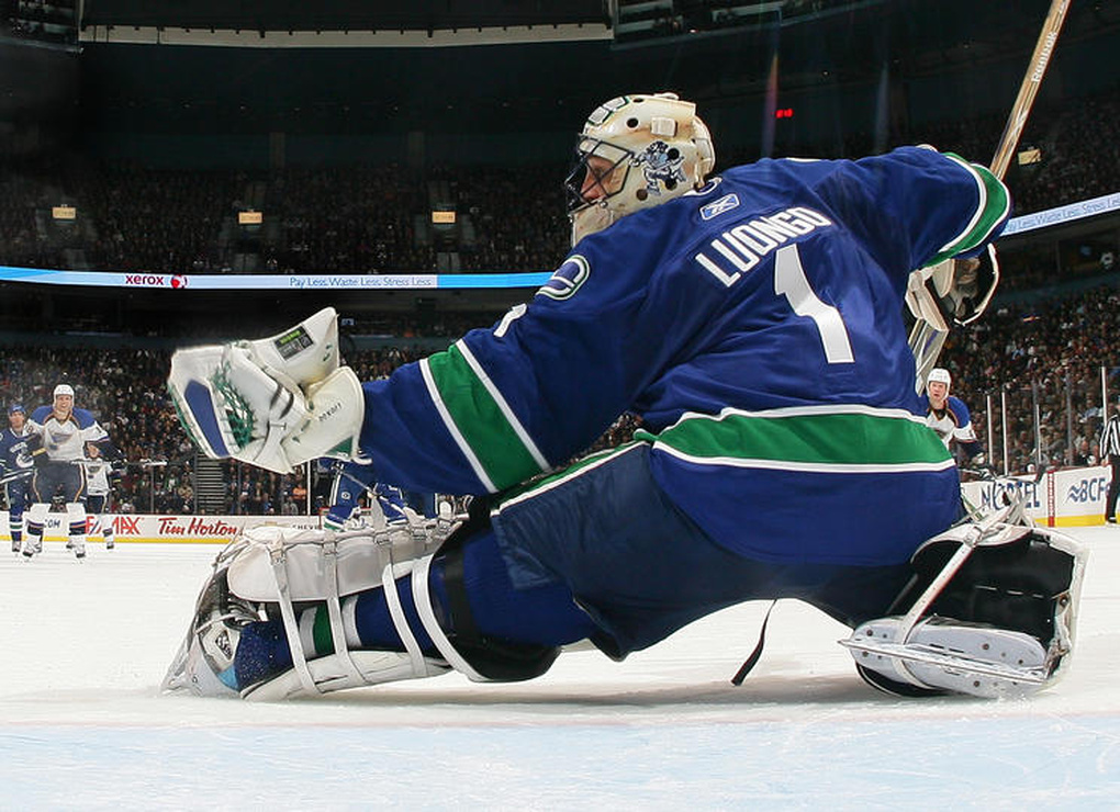 Сент луис блюз ванкувер кэнакс. Сент-луис блюз ванкувер кэнакс 24 февраля. Вхл. Ванкувер кэнакс - эдмонтон ойлерз лого. Игры ванкувер.