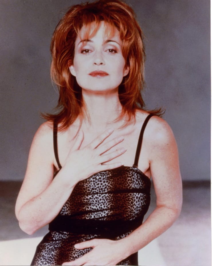 Picture of Annie Potts.