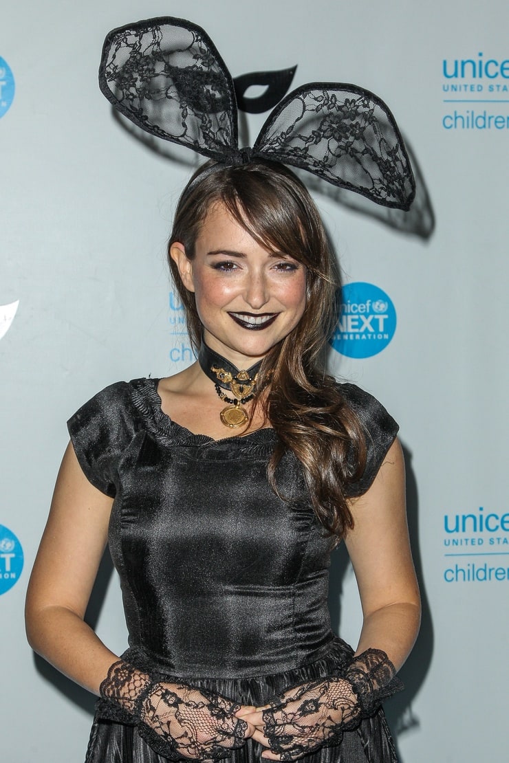 Milana Vayntrub news