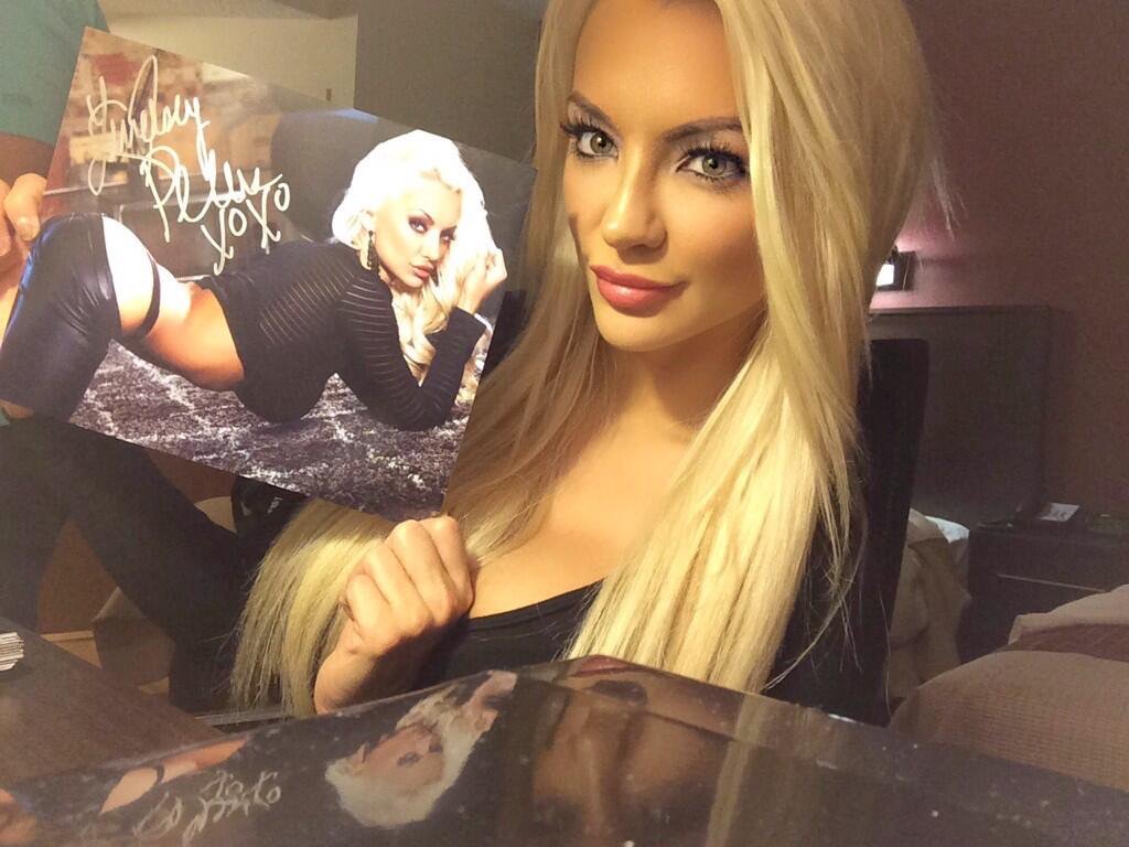 Lindsey Pelas