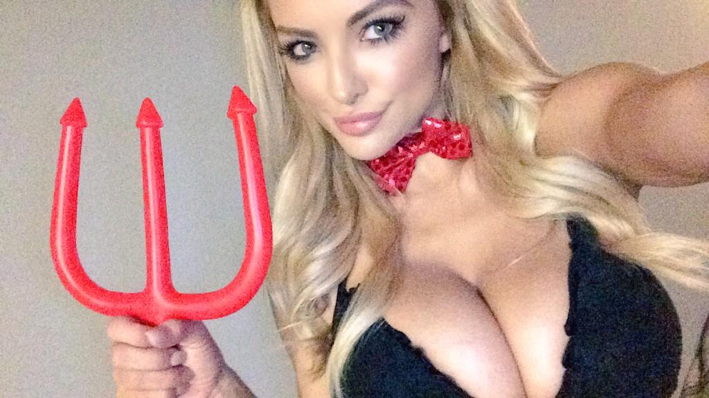 Lindsey Pelas Lindsey Pelas