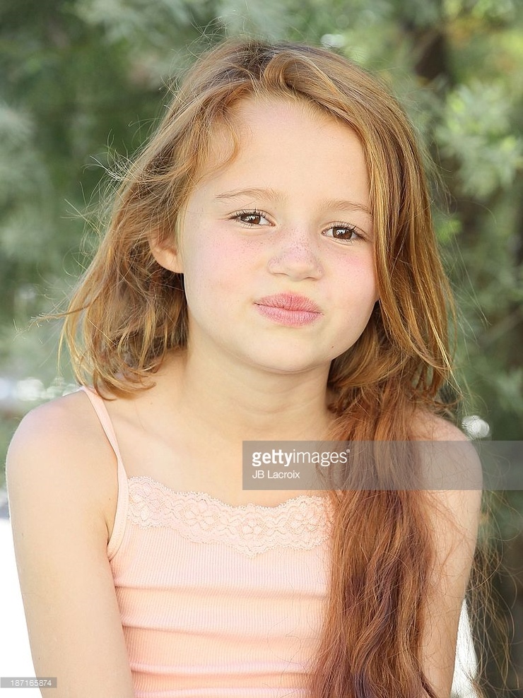 Picture of Maggie Elizabeth Jones Picture of Maggie Elizabeth Jones