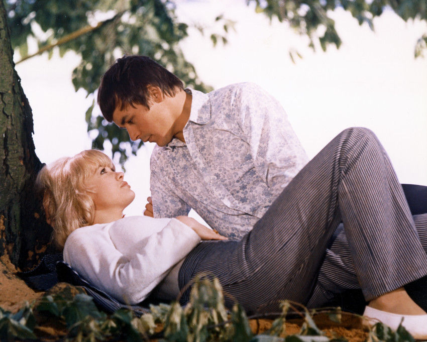 Here We Go Round the Mulberry Bush (1968) Here We Go Round the Mulberry Bush (1968)