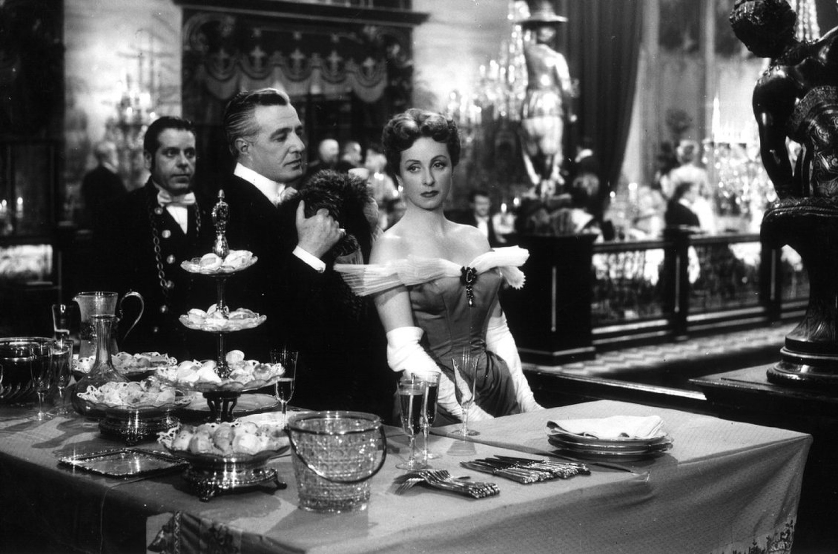 The Earrings of Madame de... (1953) The Earrings of Madame de... (1953)