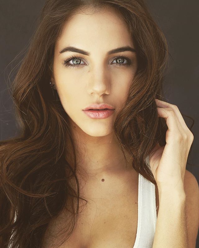 Ela Velden image